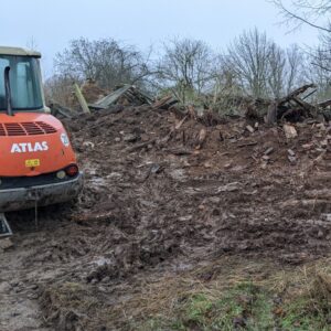 Bauarbeiten mit Bagger für exklusive Jurten-Unterkunft Mecklenburgische Seenplatte